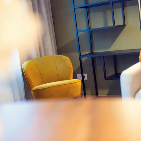 Leonart Living 42 公寓 *